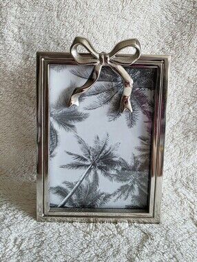 New Threshold Target 2026 Valentine's day 5"X7" Metal silver Bow Frame